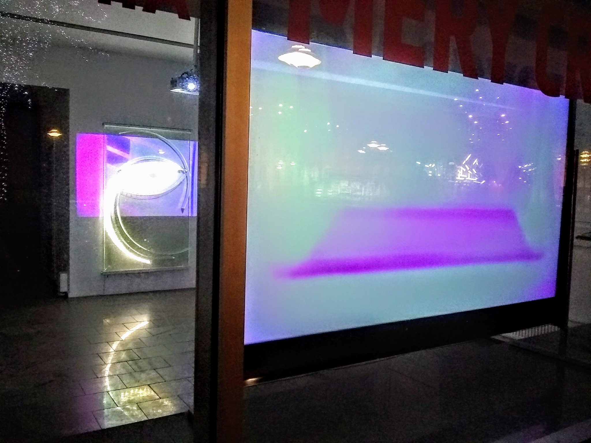 GLIMPSE & TOUCH / Transformative  glass sculpture- smart glass- video -LED wall