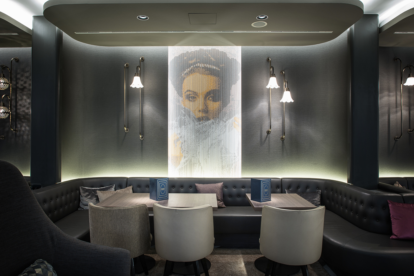 KriskaDECOR decorates the exclusive Hotel Renaissance (Marriott) placed in Wien.