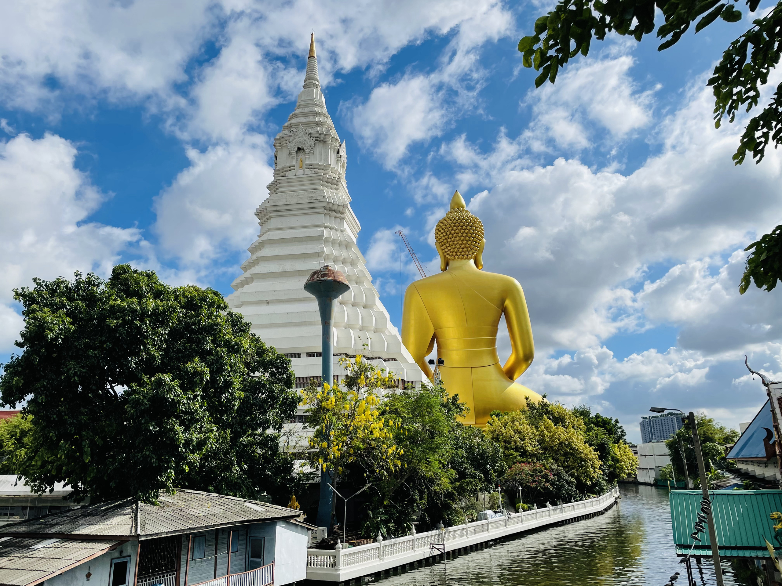 Gold Painted Bronze Shakyamuni Buddha Statue in Bangkok, Thailand