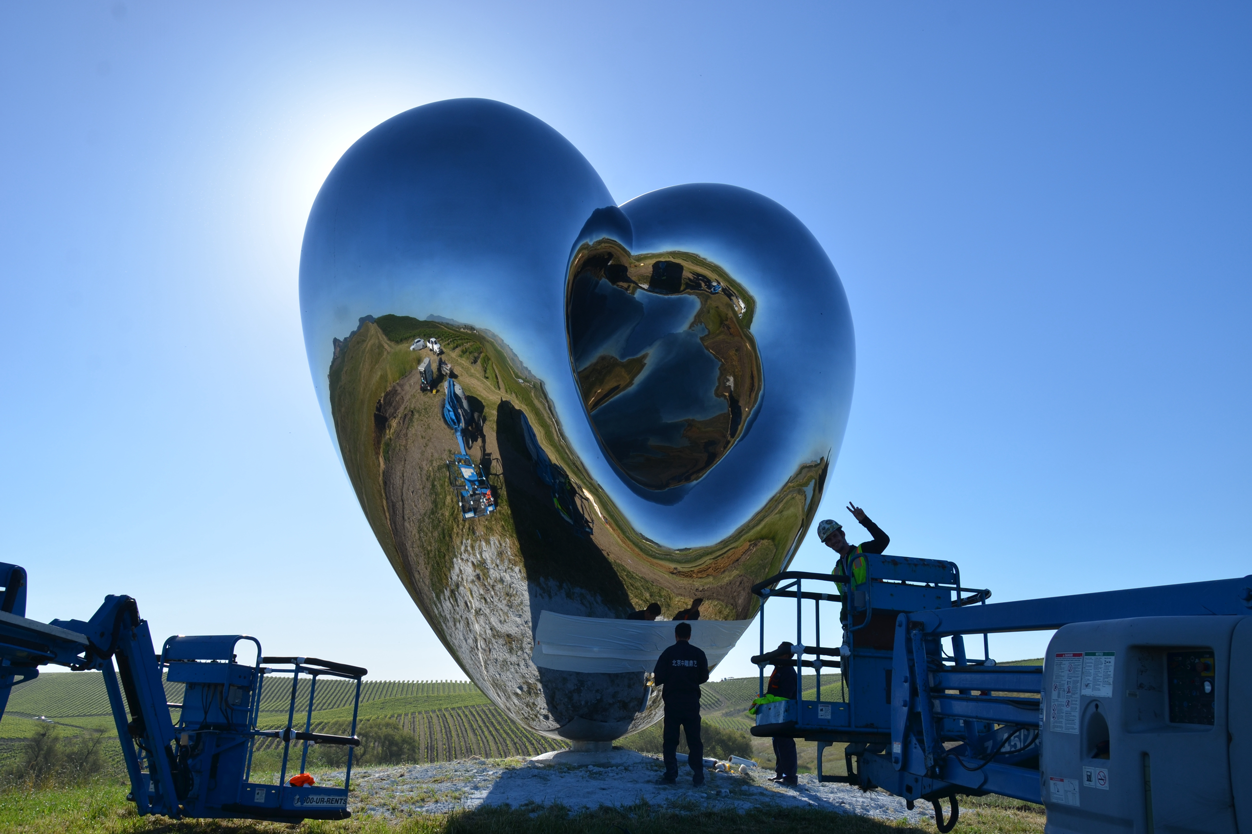 Love me heart sculpture  Sonoma, CA, USA , Richard Hudson Sculptor, British Artist, Stainless steel artwork