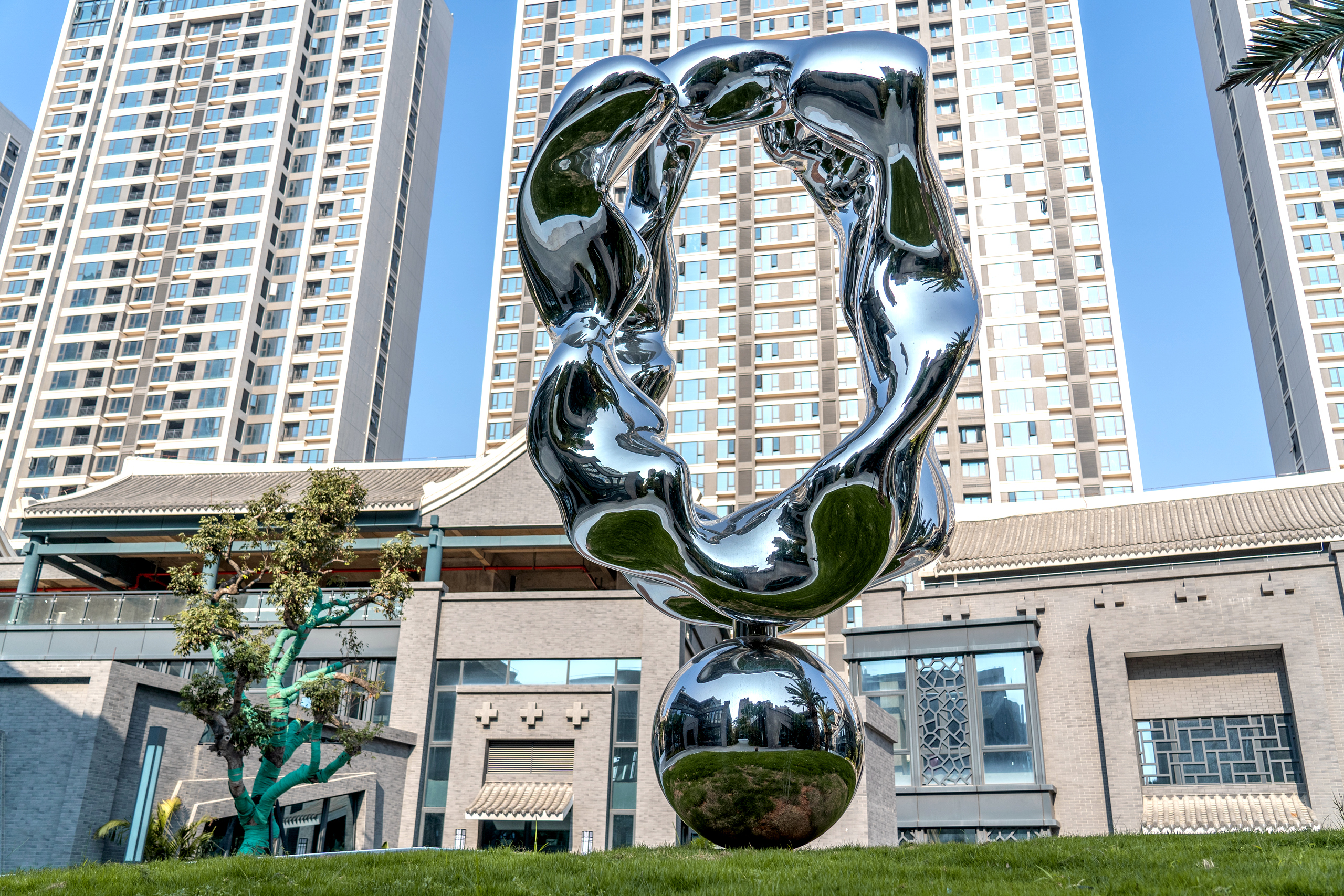 Mirror Polished Stainless Steel Sculpture-Symbol Sculpture