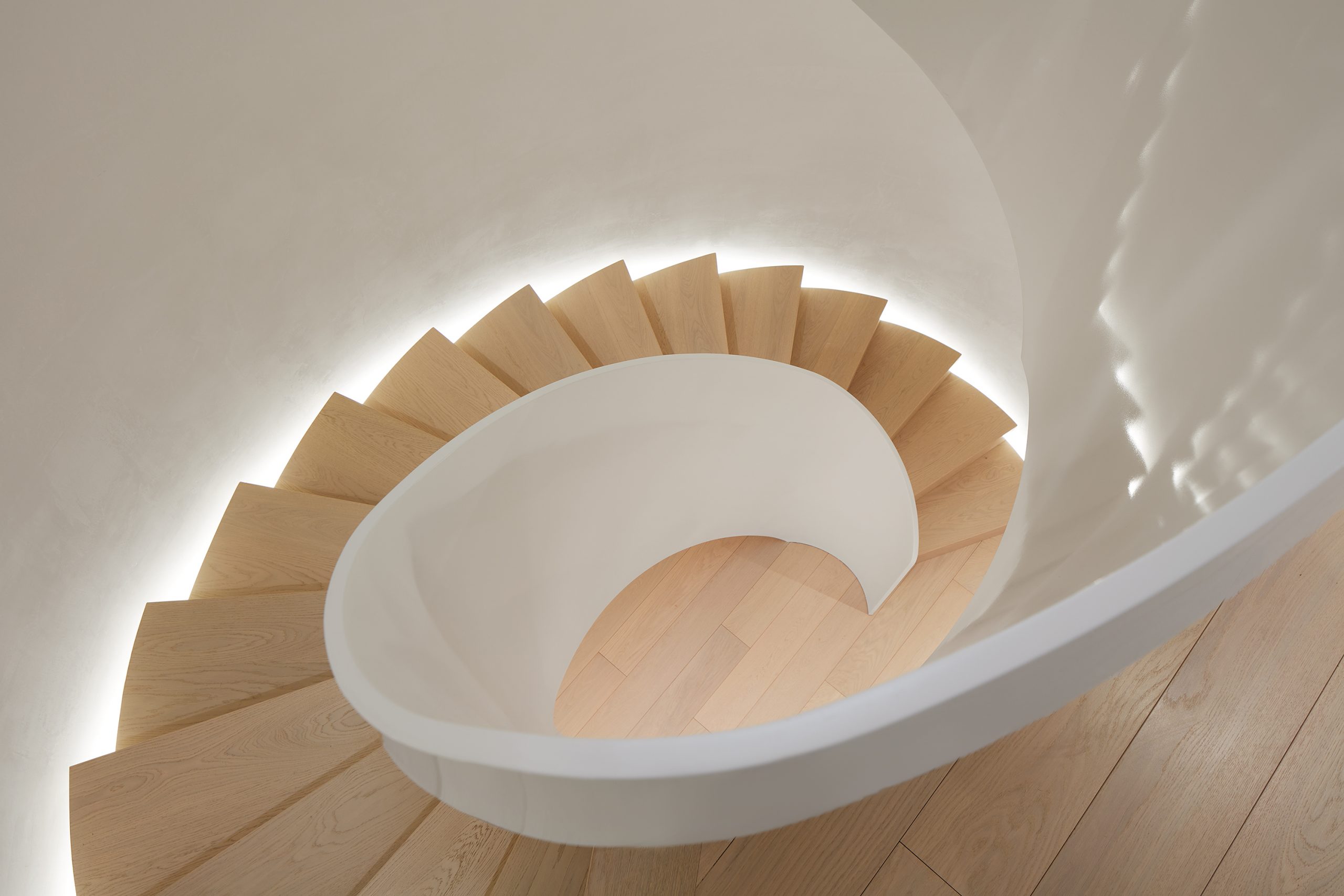 Elliptical Staircase with Ribbon Banister