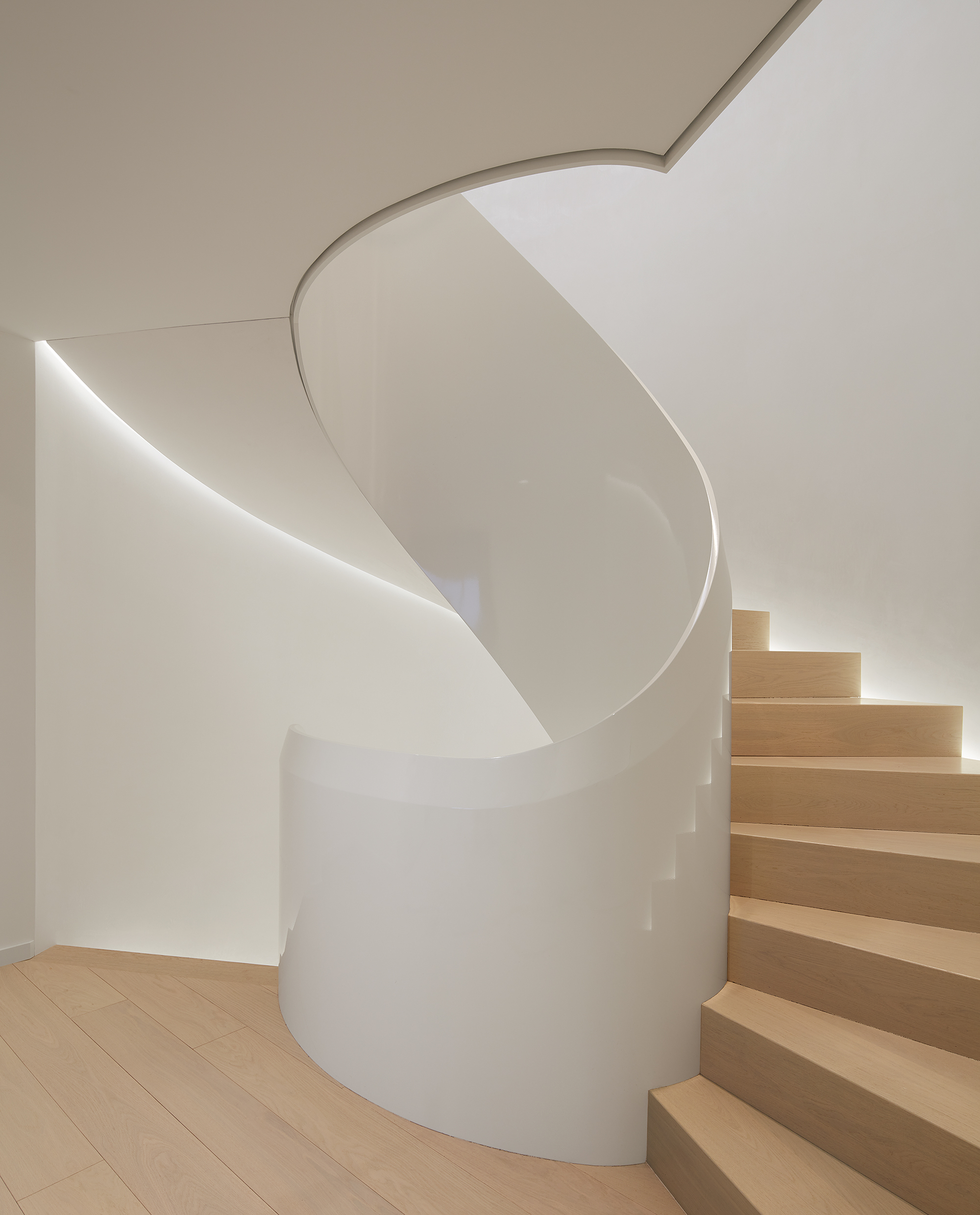 Elliptical Staircase with Ribbon Banister