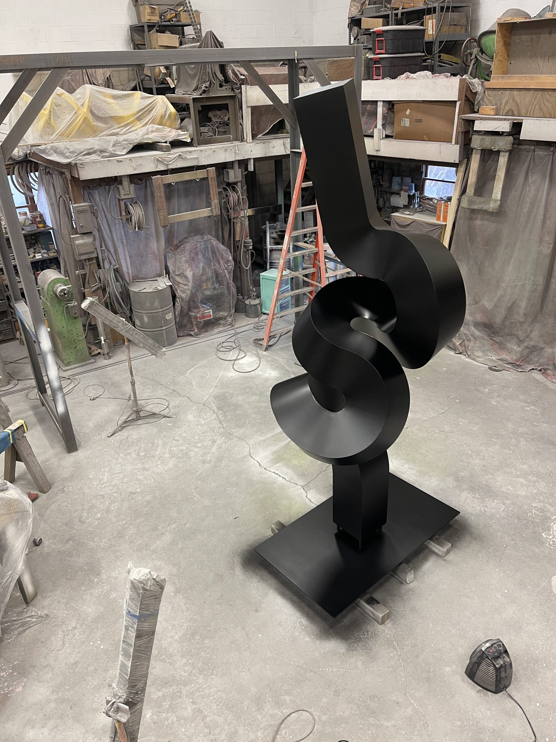 Clement Meadmore, “Uprising” (1995) 1/4 fabricated in 2023