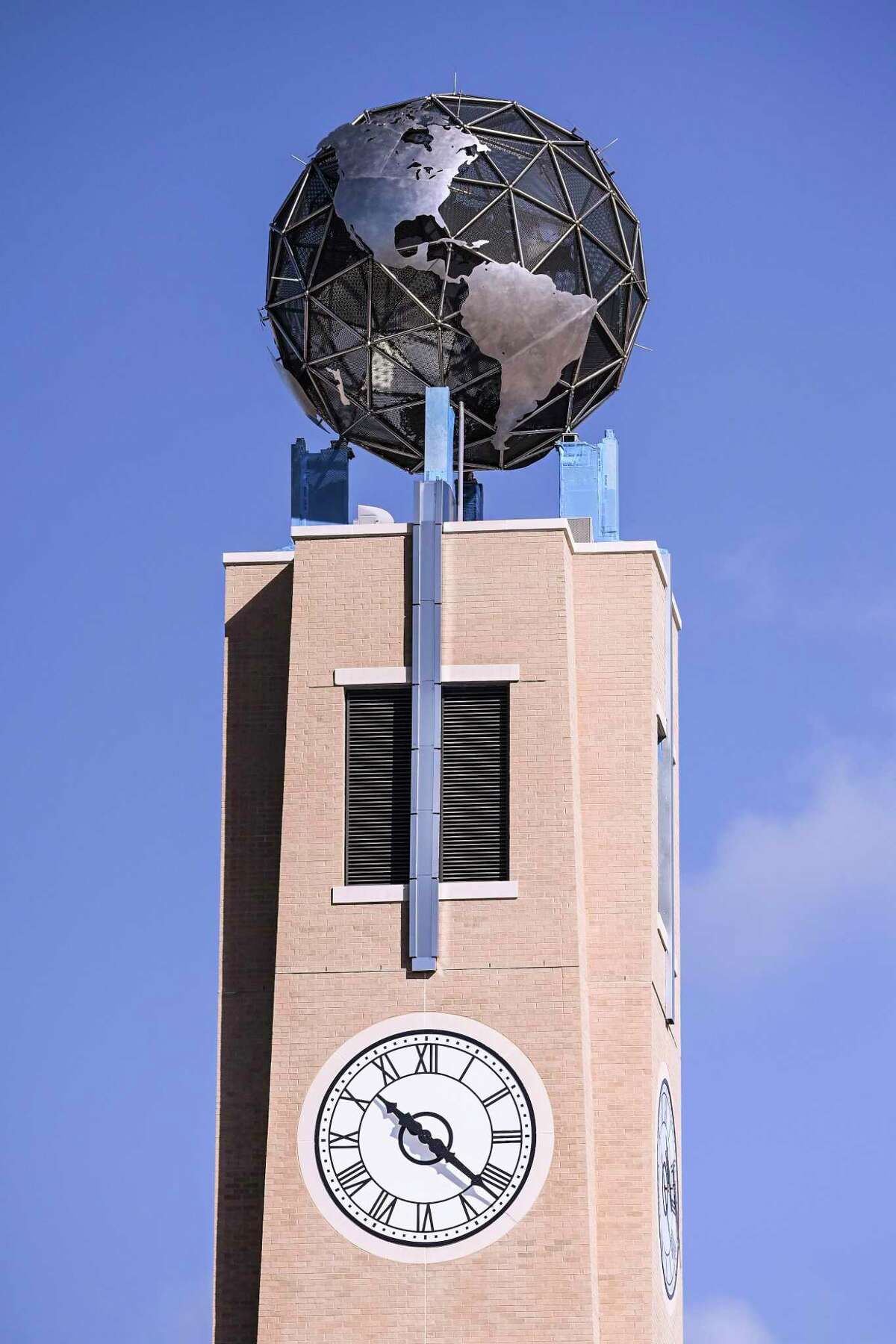 TAMIU Trailblazers Tower Globe